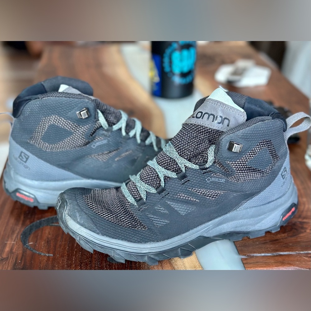 Solomon Hiking Mid Size 8